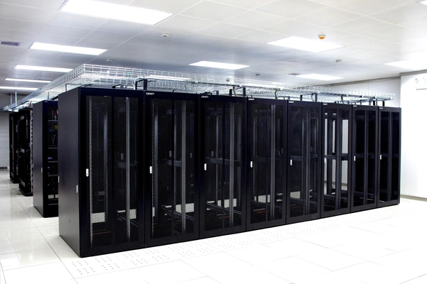 صيانة بدون جهد مع مفاتيح مدارة بمبادلة ساخنة